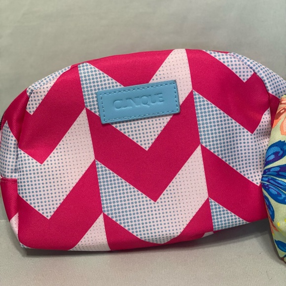 Clinique Cosmetic Bags (3) - Picture 2 of 8